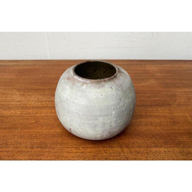 Minimalistische deutsche Studio-Keramik-Vase aus der Mitte des Jahrhunderts von Lu und Gerd Grove, 1961 (Moderne der Mitte des Jahrhunderts) im Angebot
