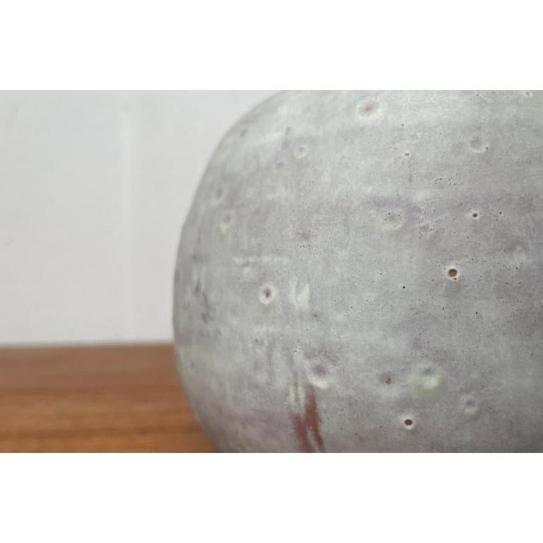 Minimalistische deutsche Studio-Keramik-Vase aus der Mitte des Jahrhunderts von Lu und Gerd Grove, 1961 im Zustand „Hervorragend“ im Angebot in Hamburg, DE
