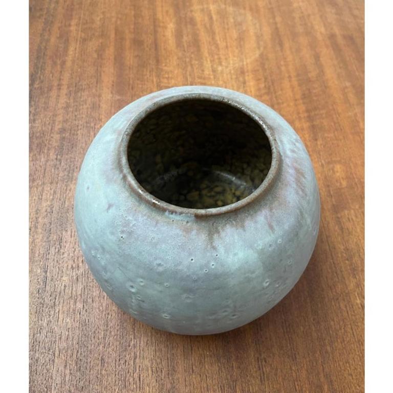 Minimalistische deutsche Studio-Keramik-Vase aus der Mitte des Jahrhunderts von Lu und Gerd Grove, 1961 (20. Jahrhundert) im Angebot