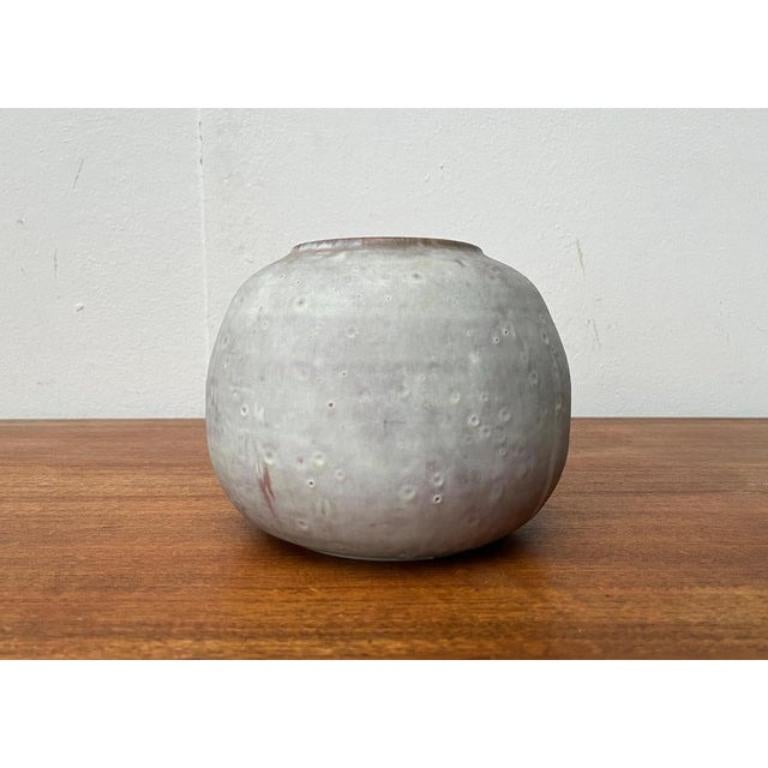 Minimalistische deutsche Studio-Keramik-Vase aus der Mitte des Jahrhunderts von Lu und Gerd Grove, 1961 im Angebot 3