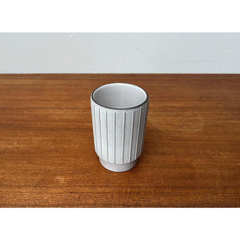 Mid-Century German Studio Pottery Minimalist Vase from Wächtersbach, 1960s, in Very Good conditions. Designed 1960 to 1969 This piece has an attribution mark.

Additional information:
Materials: Ceramic
Color: Ivory
Styles: Mid-Century Modern,