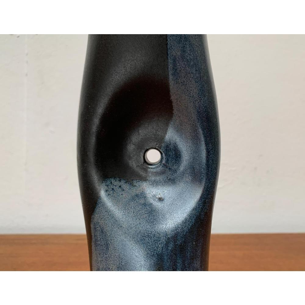 Vaso di Studio Pottery tedesco di metà secolo, anni '60, in ottime condizioni. Progettato dal 1960 al 1969.

Informazioni aggiuntive:
Materiale: Ceramica
Colore: blu
Stili: Medioevo Moderno
Paese di origine: Germania
Tipo di articolo: Vintage,