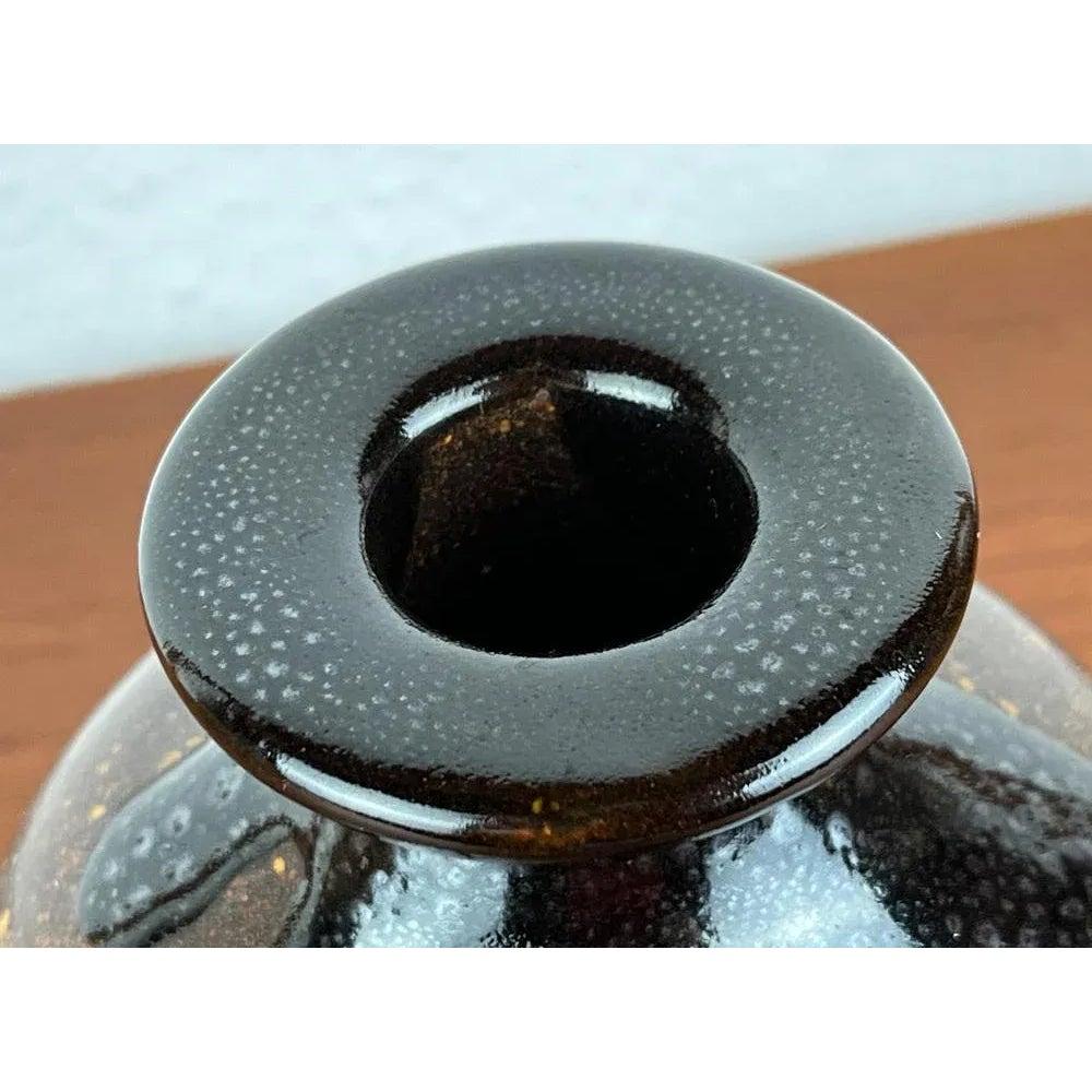 Vaso di Studio Pottery tedesco di metà secolo di Barbara Stehr, anni '60, in ottime condizioni. Progettato tra il 1960 e il 1969 Questo pezzo ha un marchio di attribuzione.

Informazioni aggiuntive:
Materiali: Ceramica
Colore: nero
Stili: Medioevo