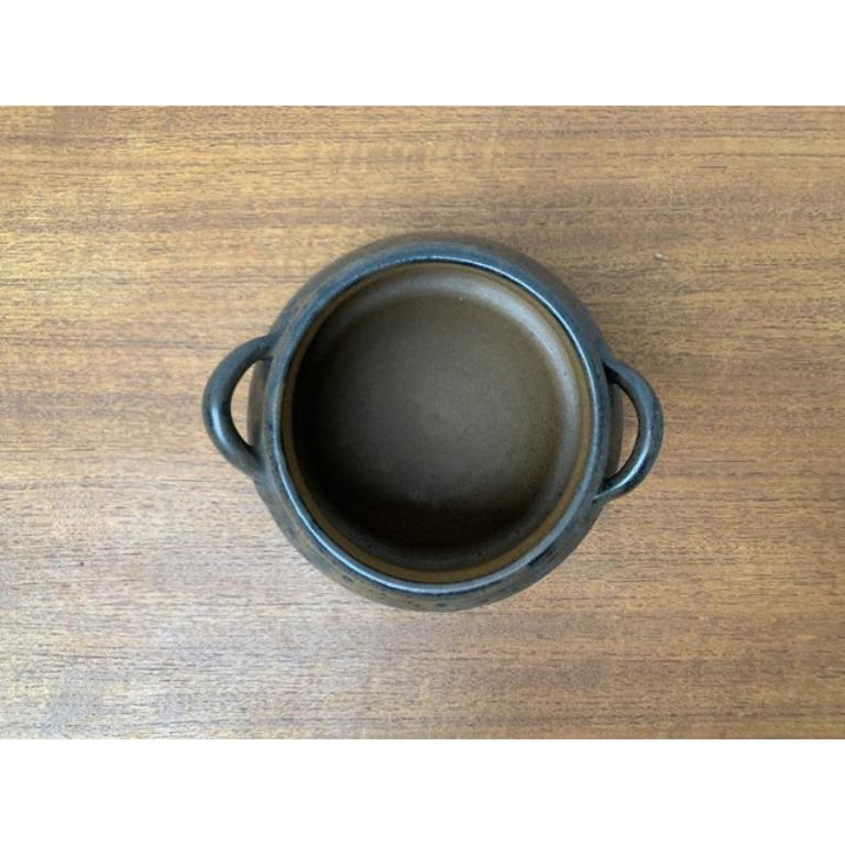 Vaso di Studio Pottery di Monika Maetzel, 1960, in ottime condizioni. Progettato tra il 1960 e il 1969 Questo pezzo ha un marchio di attribuzione.

Informazioni aggiuntive:
Materiali: Ceramica
Stile: Medioevo Moderno
Paese di origine: