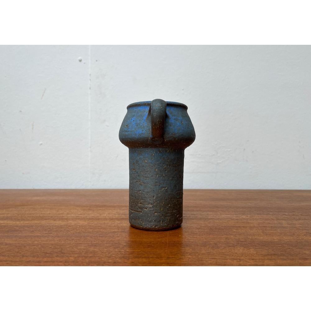 Vaso di Studio Pottery tedesco di metà secolo di Theodor Bogler per Maria Laach, anni '60, in ottime condizioni. Progettato tra il 1960 e il 1969 Questo pezzo ha un marchio di attribuzione.

Informazioni aggiuntive:
Materiale: Ceramica
Colore: