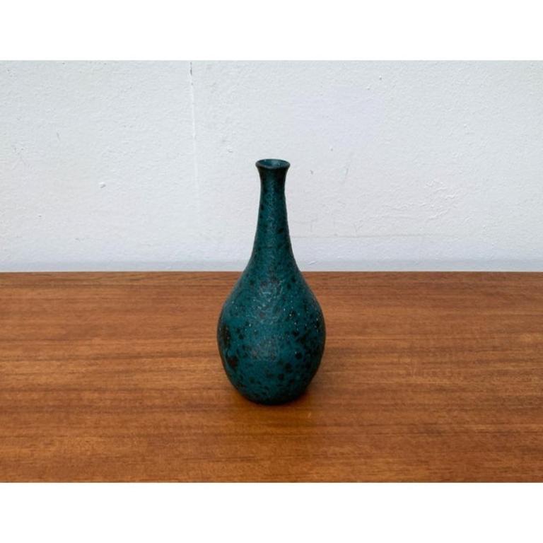Mid-Century German Studio Pottery Vase by Töpferhof Malente, 1960s, in Very Good conditions. Designed 1960 to 1969 This piece has an attribution mark.

Additional information:
Materials: Ceramic
Color: Blue
Styles: Mid-Century Modern
Country of