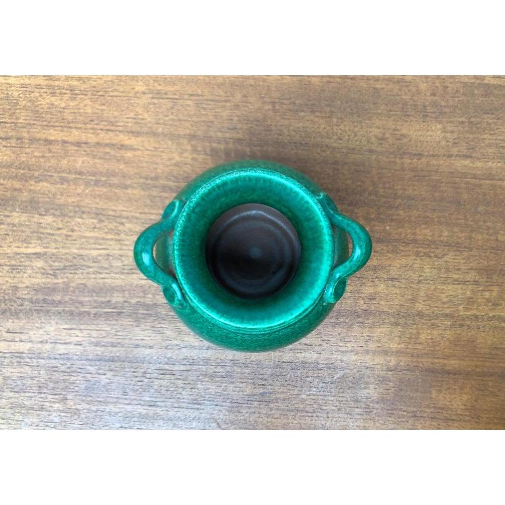 Vaso di Studio Pottery tedesco di metà secolo di Wilhelm Kagel, Partenkirchen, anni '60, in ottime condizioni. Progettato tra il 1960 e il 1969 Questo pezzo ha un marchio di attribuzione.

Informazioni aggiuntive:
Materiali: Ceramica
Colore: