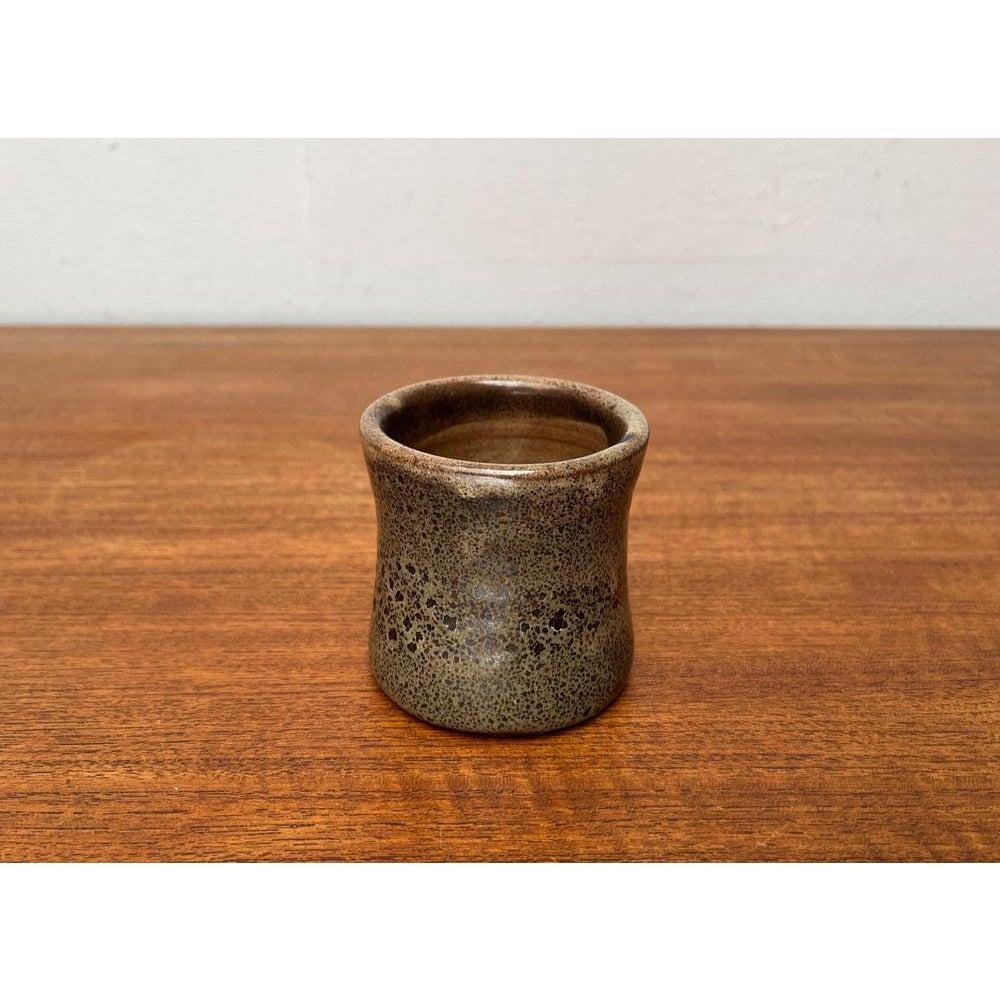 Deutsche Studio-Keramikvase oder Becher aus der Mitte des Jahrhunderts von Anke Rasche-Suhr, 1960er Jahre (20. Jahrhundert) im Angebot