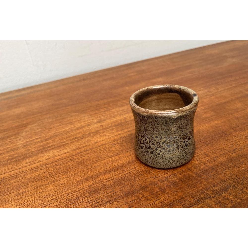 Deutsche Studio-Keramikvase oder Becher aus der Mitte des Jahrhunderts von Anke Rasche-Suhr, 1960er Jahre im Angebot 3