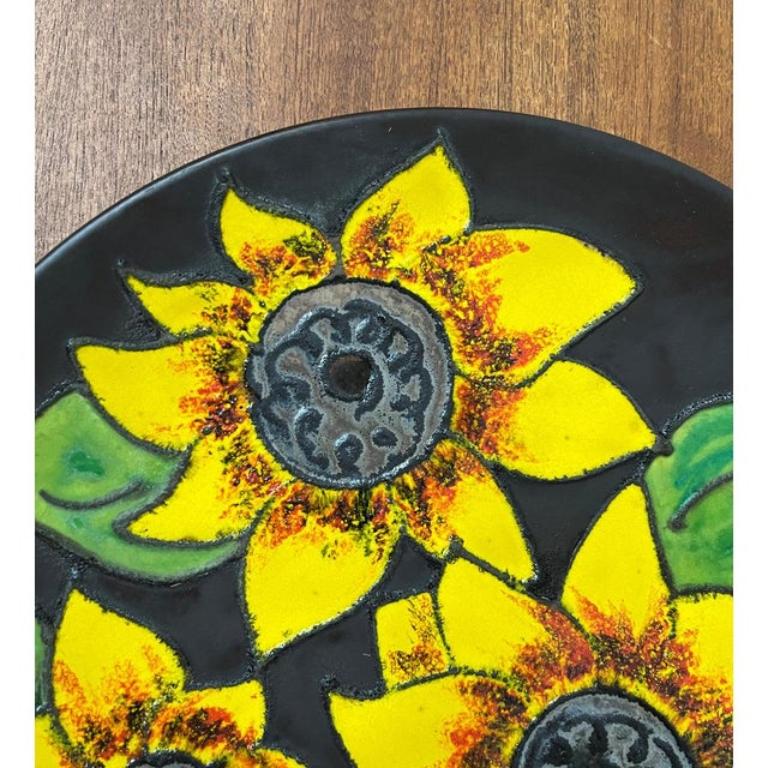 Plato de pared de Studio Pottery alemán de mediados de siglo con diseño de girasol, años 60 en Excelente estado para la venta en Hamburg, DE