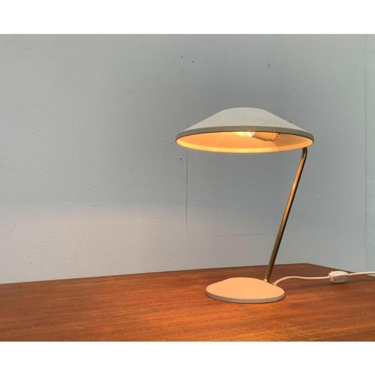Lámpara de mesa alemana de mediados de siglo, en muy buen estado. Diseñado de 1960 a 1969
Enchufe europeo (hasta 250 V).El cableado de este artículo puede ser original y podría necesitar sustitución, si no se especifica lo contrario.

Más