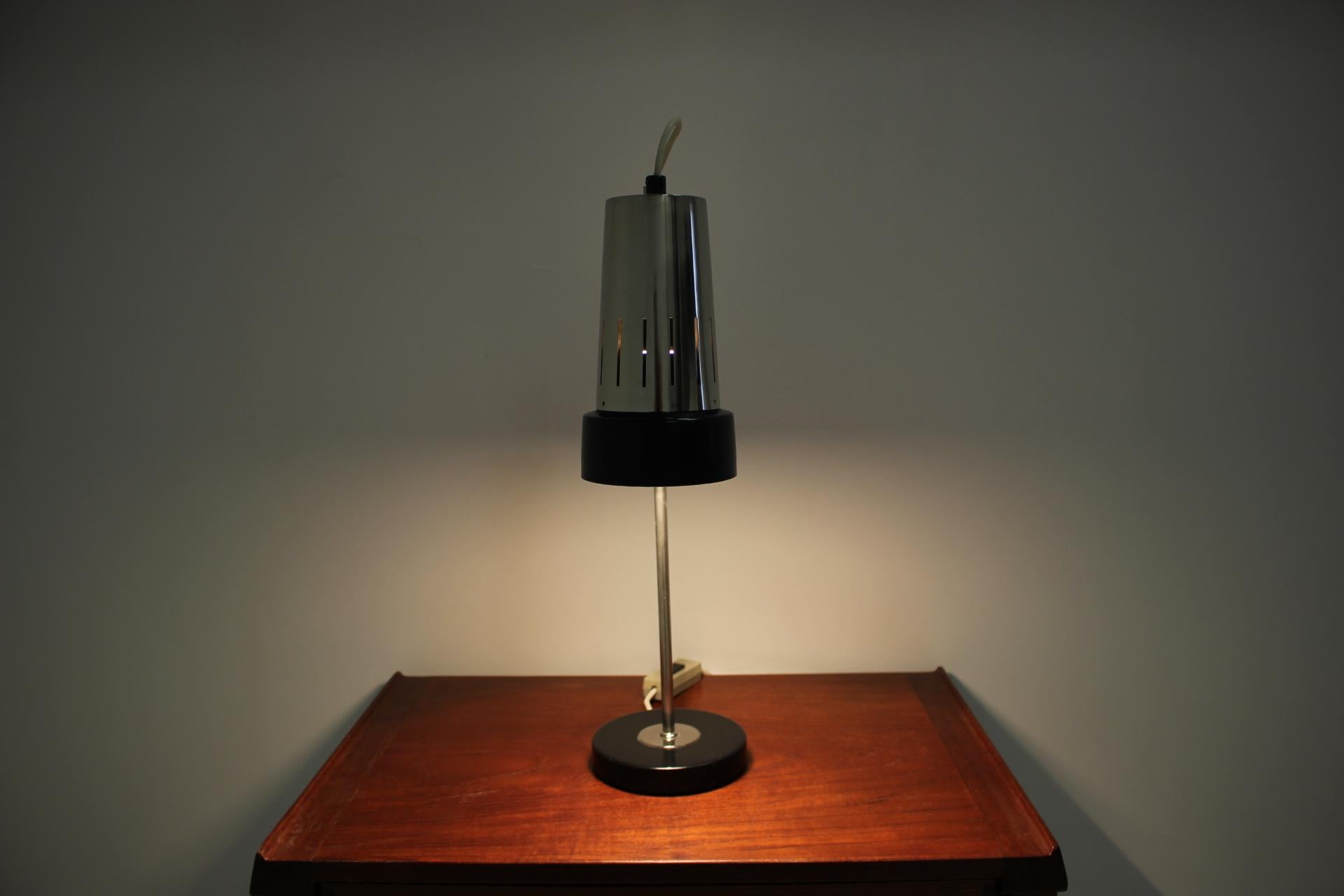 Métal Lampe de table allemande du milieu des années 1980 en vente