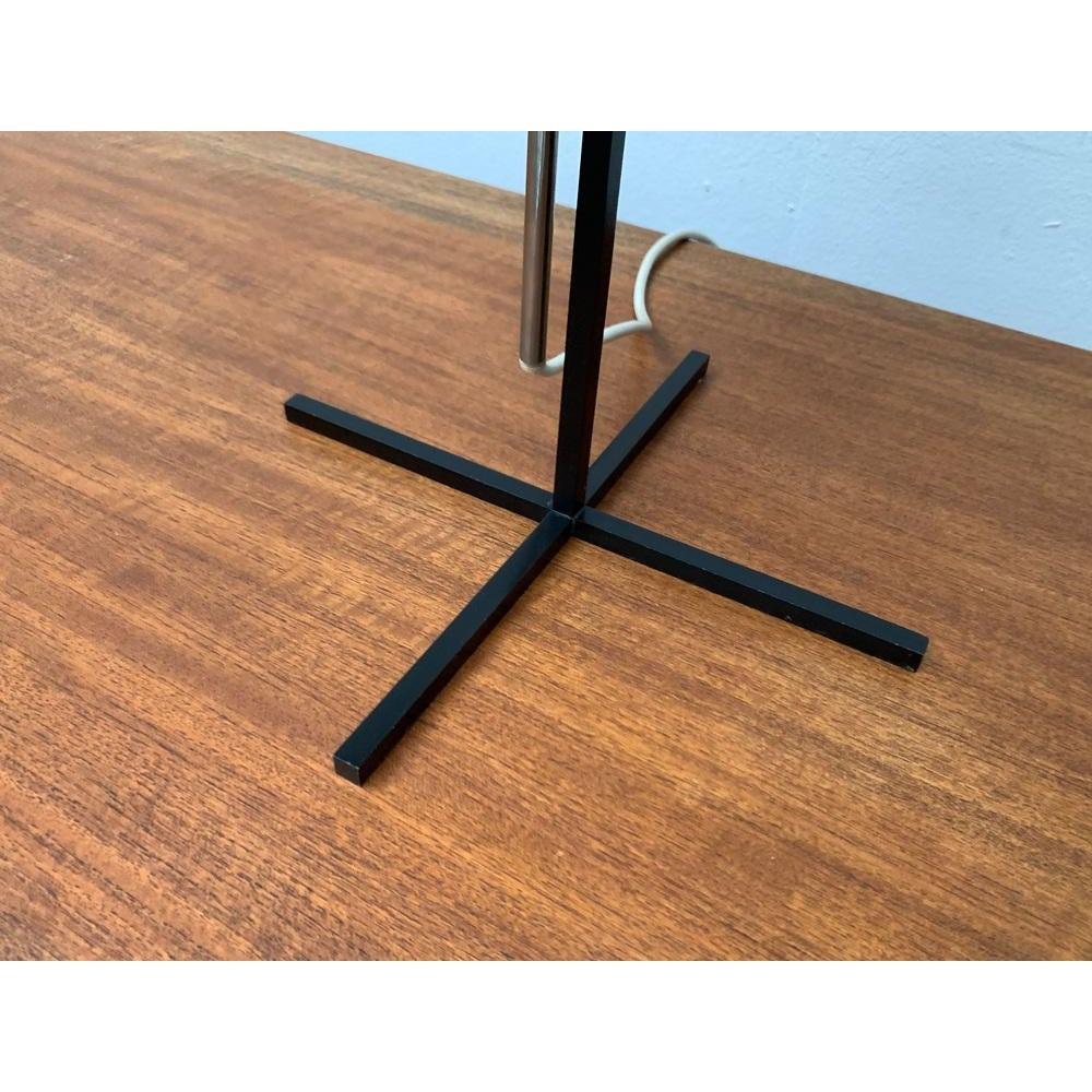 Lámpara de mesa alemana de mediados de siglo de Kaiser Leuchten Años 60 Metal en venta