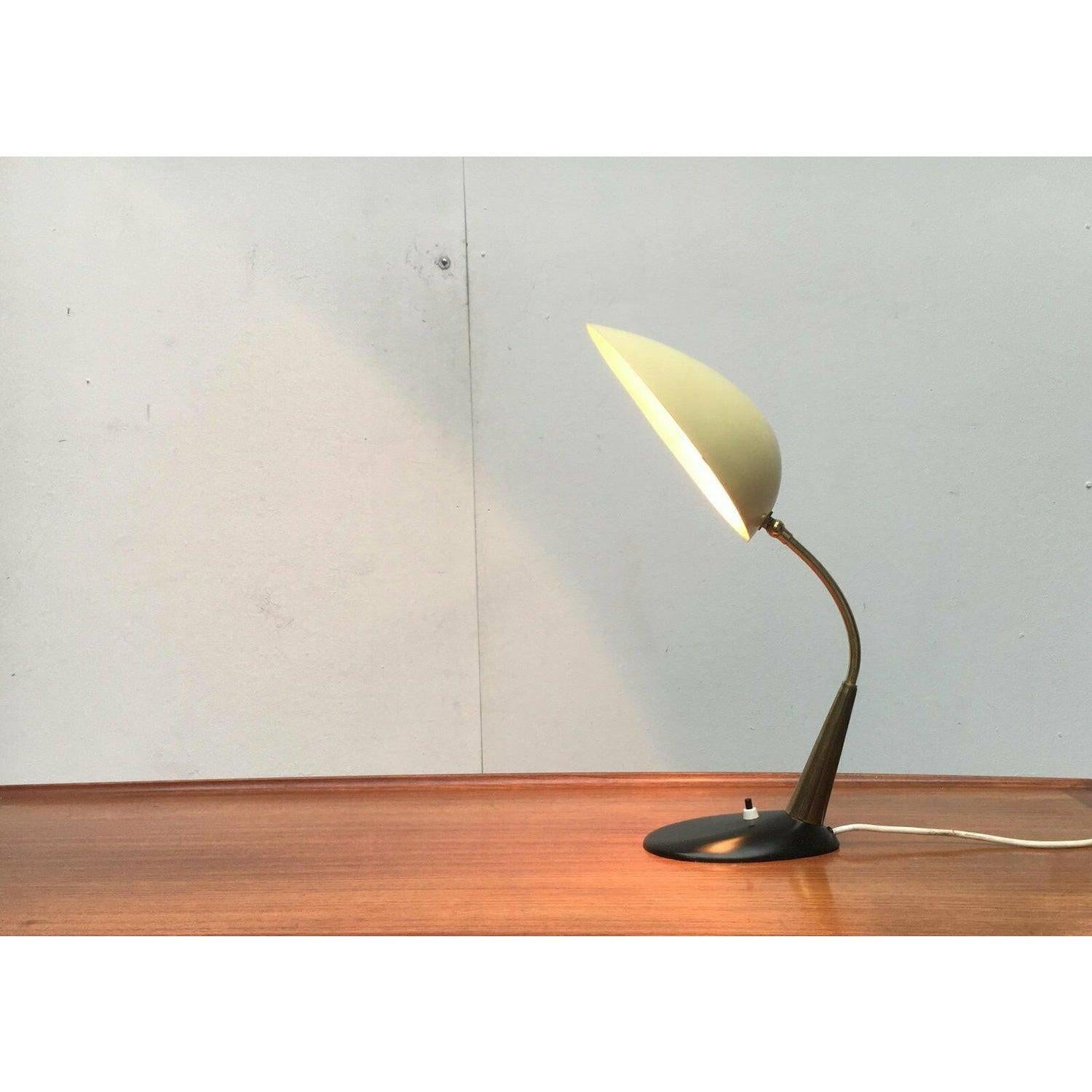 Mid-Century moderno Lampada da tavolo tedesca di metà secolo in metallo di Cosack, anni '60 in vendita