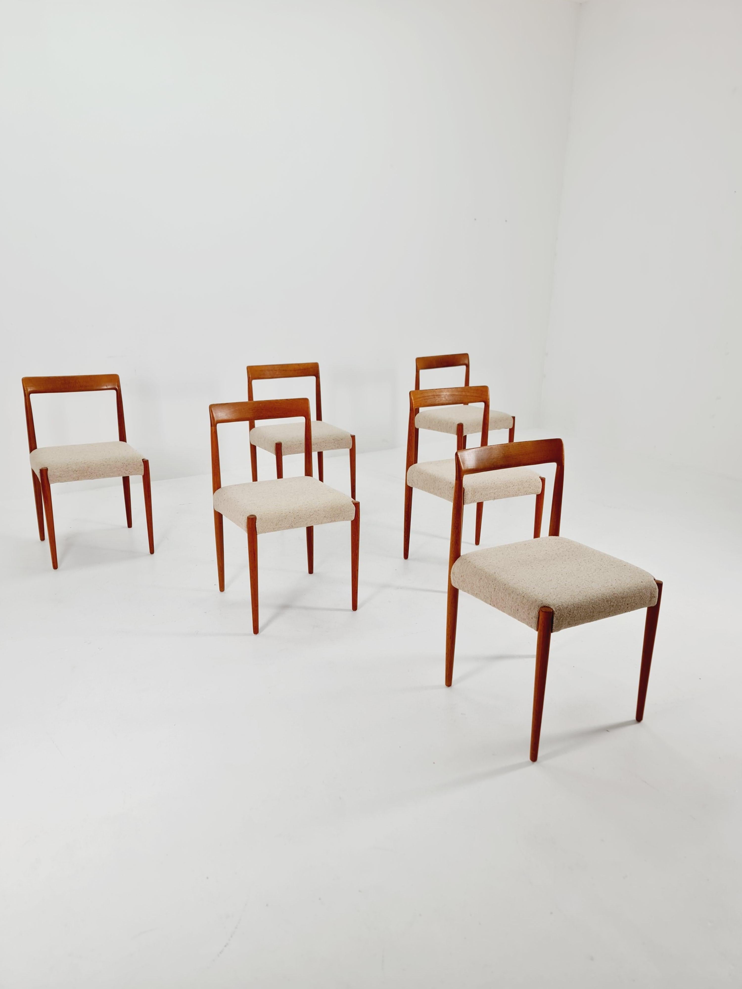 Mid century German Teak Dining Chair by Lübke, 1960s, set of 6

The chair frames are made from solid Teak 

It is in good vintage condition, however, as with all vintage items some minor wear marks should be expected.

Price is for the 6