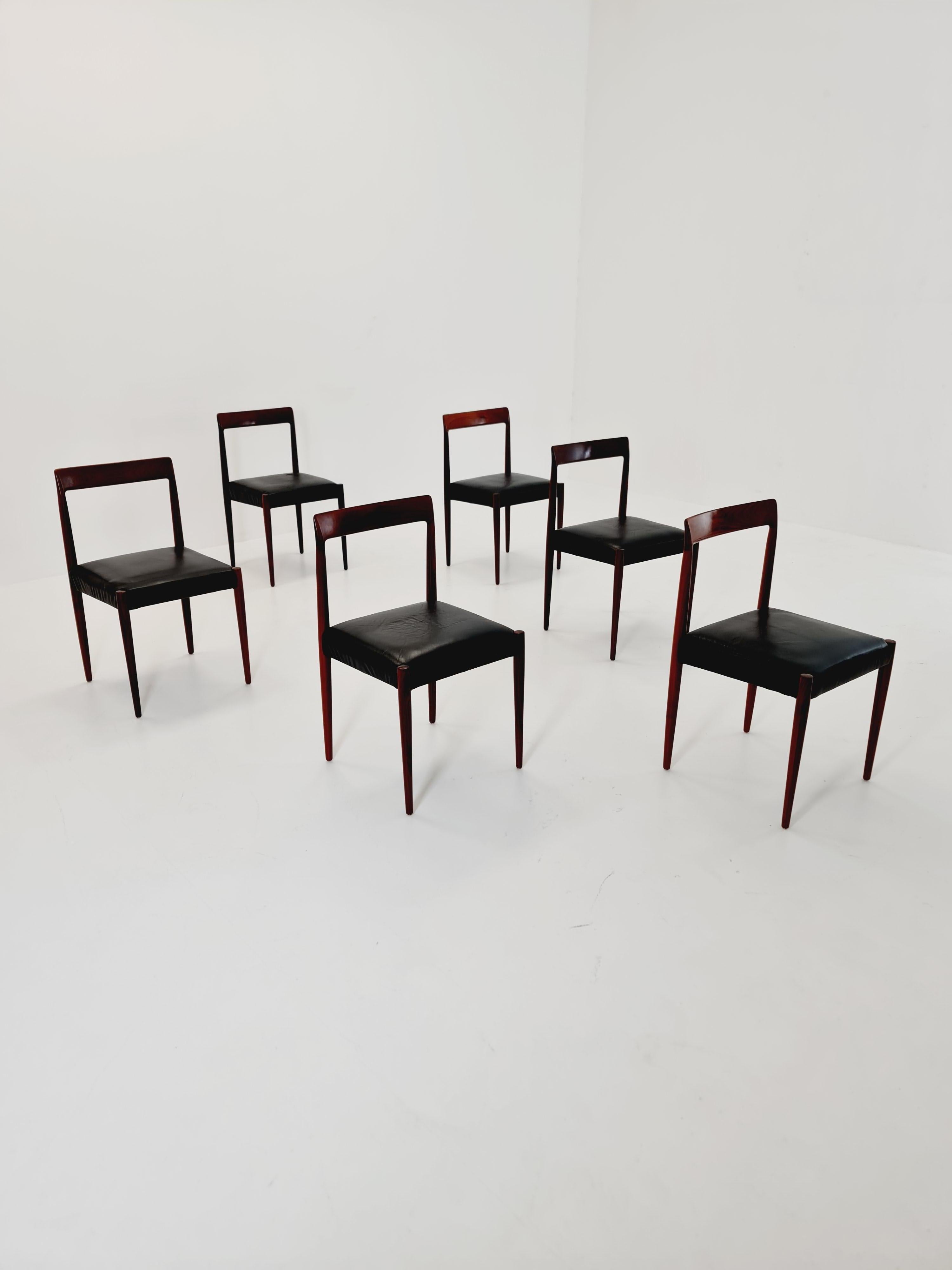 Mid century German Teak & Leather Dining Chair by Lübke, 1960s, set of 6

The chair frames are made from solid rosewood and original dark green leather

It is in good vintage condition, however, as with all vintage items some minor wear marks should