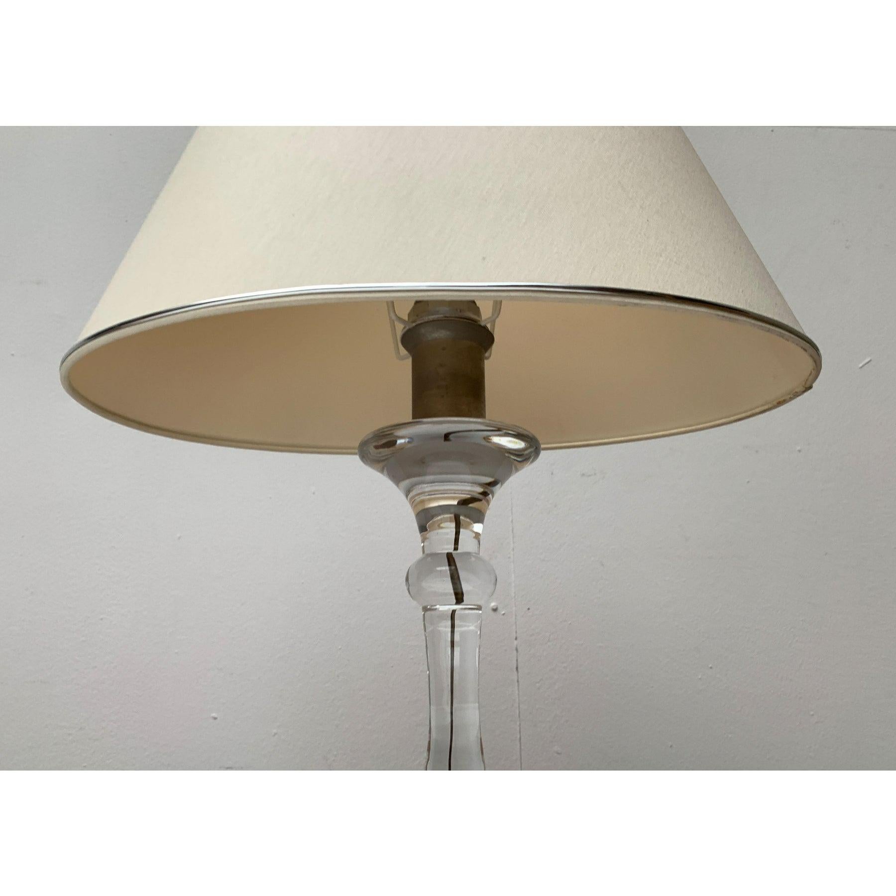 Lampada da tavolo in vetro Tiffany tedesca di metà secolo di Ingo Maurer, anni '60 in vendita 4