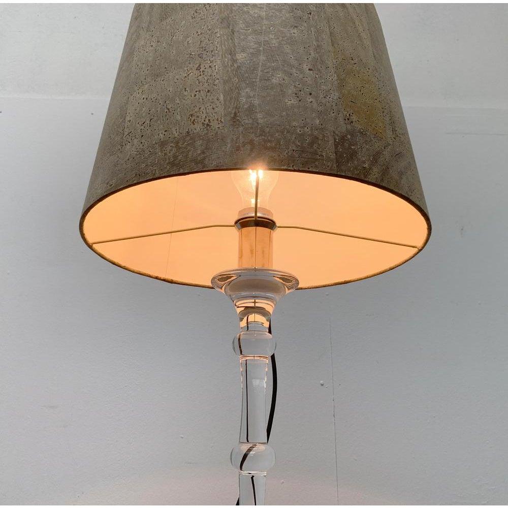 Lampada da tavolo in vetro Tiffany tedesca di metà secolo di Ingo Maurer, anni '60 in vendita 1