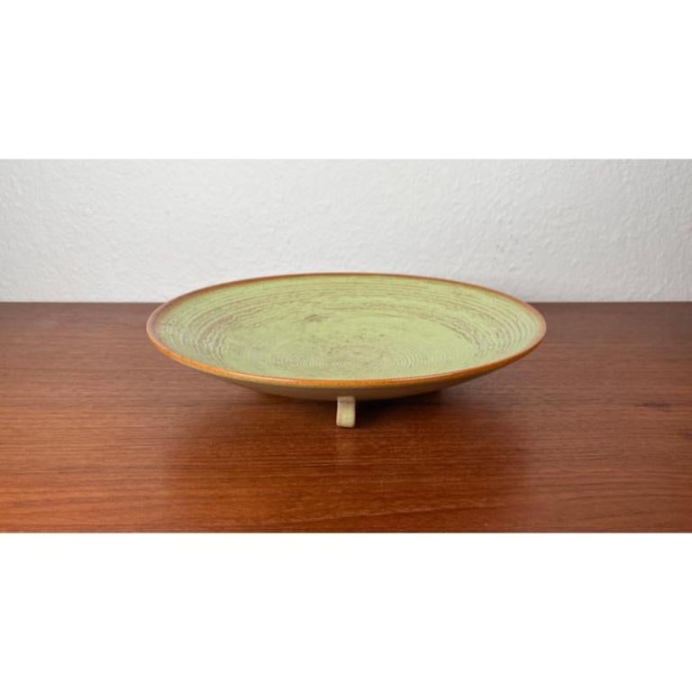 Cuenco de cerámica trípode alemán de mediados de siglo de Wächtersbach, años 60, en muy buen estado. Diseñado de 1960 a 1969 Esta pieza tiene una marca de atribución,
Existen pruebas oficiales de autenticidad, como catálogos antiguos, registros de