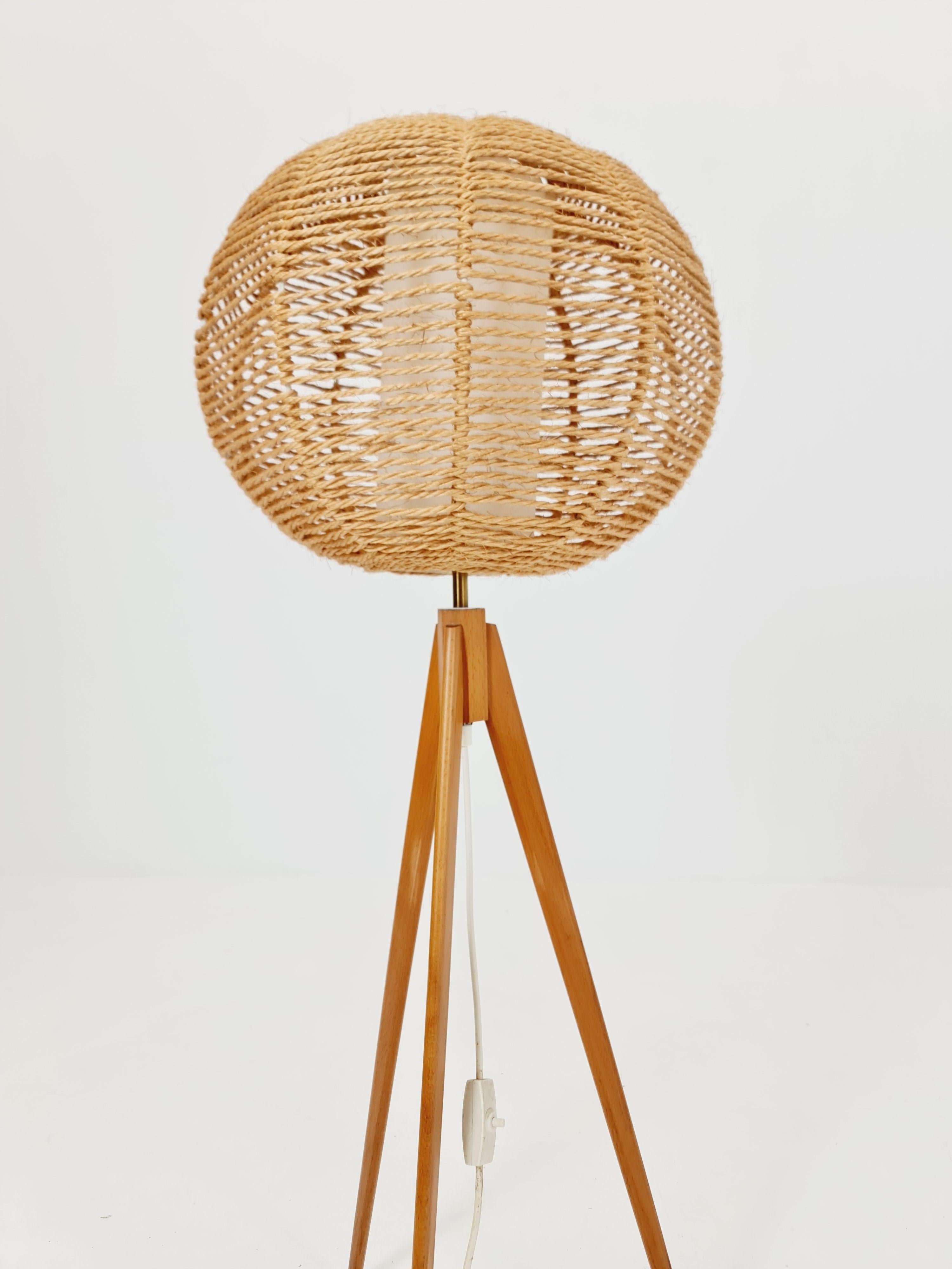 Allemand Lampadaire tripode allemand du milieu du siècle, Beeche, années 1960 en vente