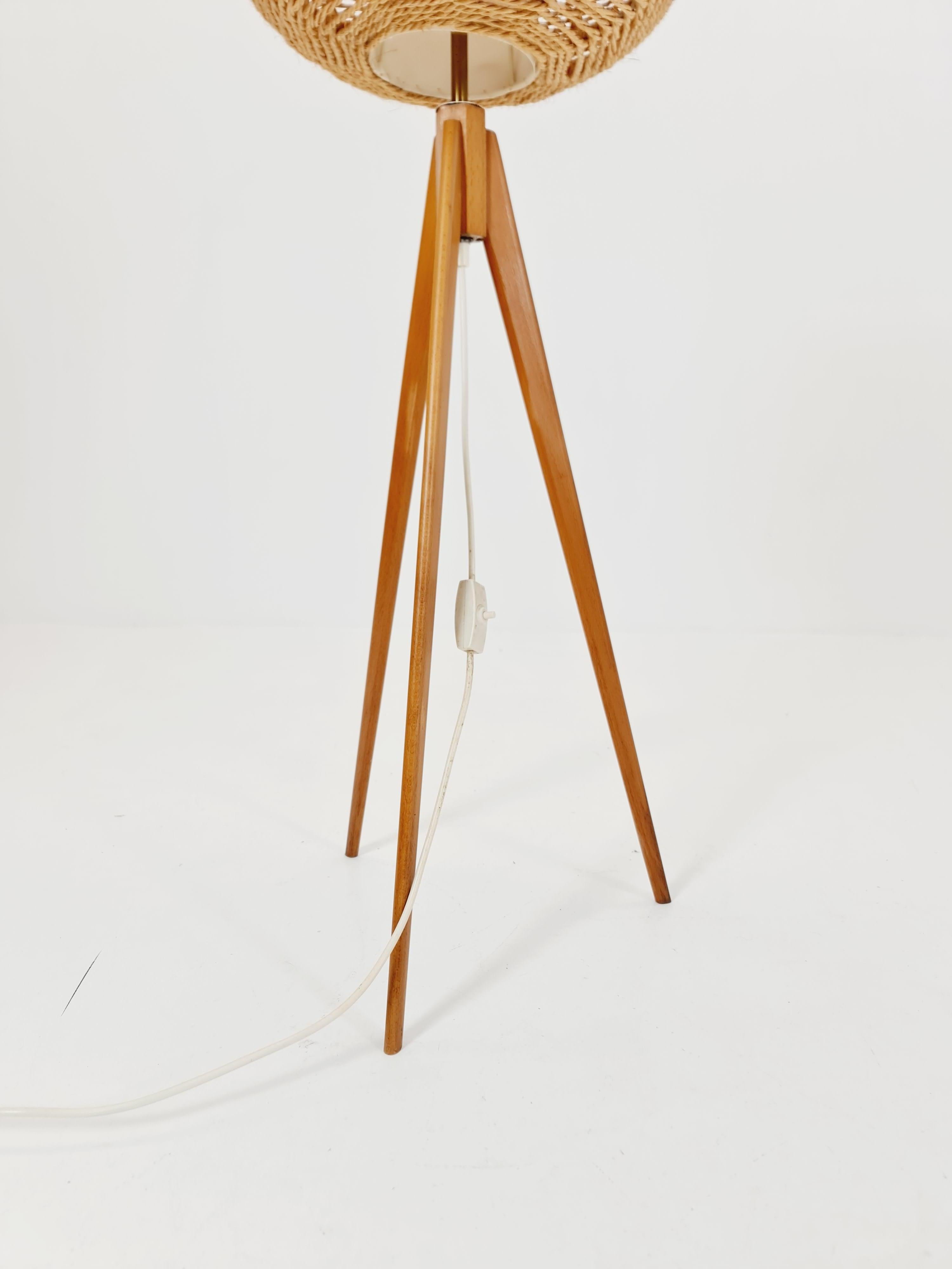 Lampadaire tripode allemand du milieu du siècle, Beeche, années 1960 Bon état - En vente à Gaggenau, DE