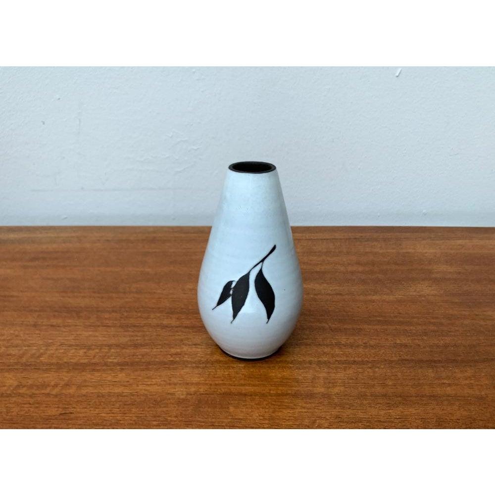 Vaso tedesco di metà secolo di BKW Böttger Keramik Wandsbek, anni '60, in ottime condizioni. Progettato tra il 1960 e il 1969 Questo pezzo ha un marchio di attribuzione.

Informazioni aggiuntive:
Materiali: Ceramica
Colore: marrone
Stili: