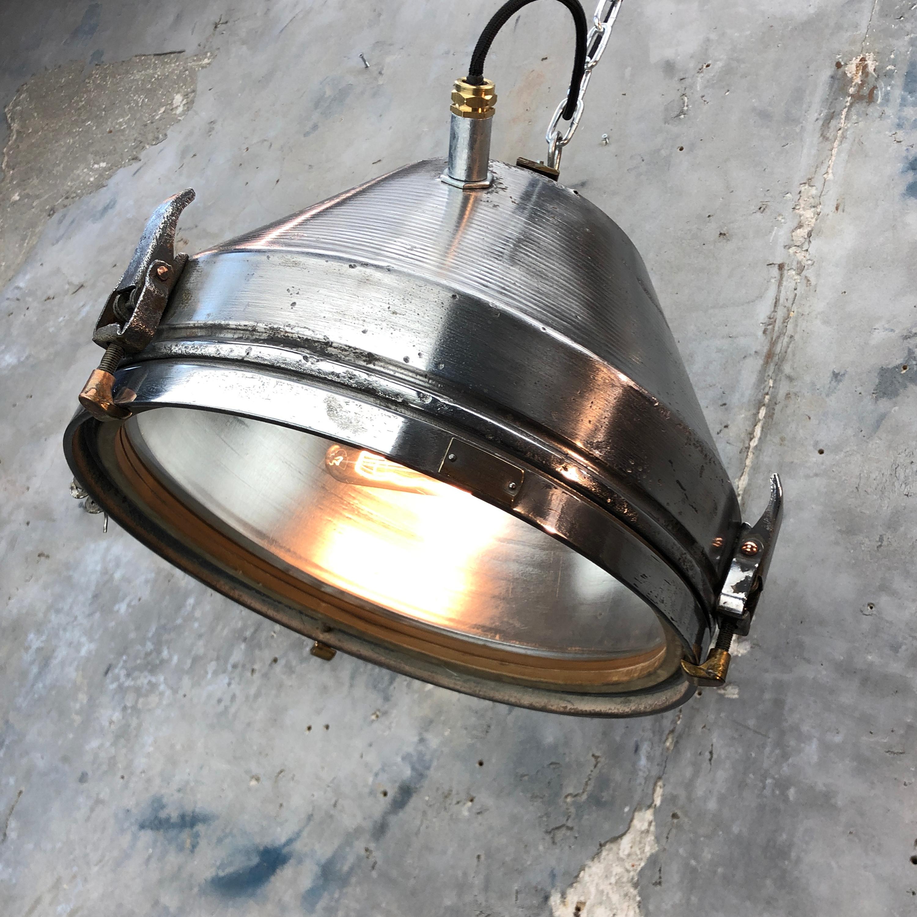 Midcentury German VEB Industrial Iron and Aluminium Pendant with Edison Bulb For Sale 7