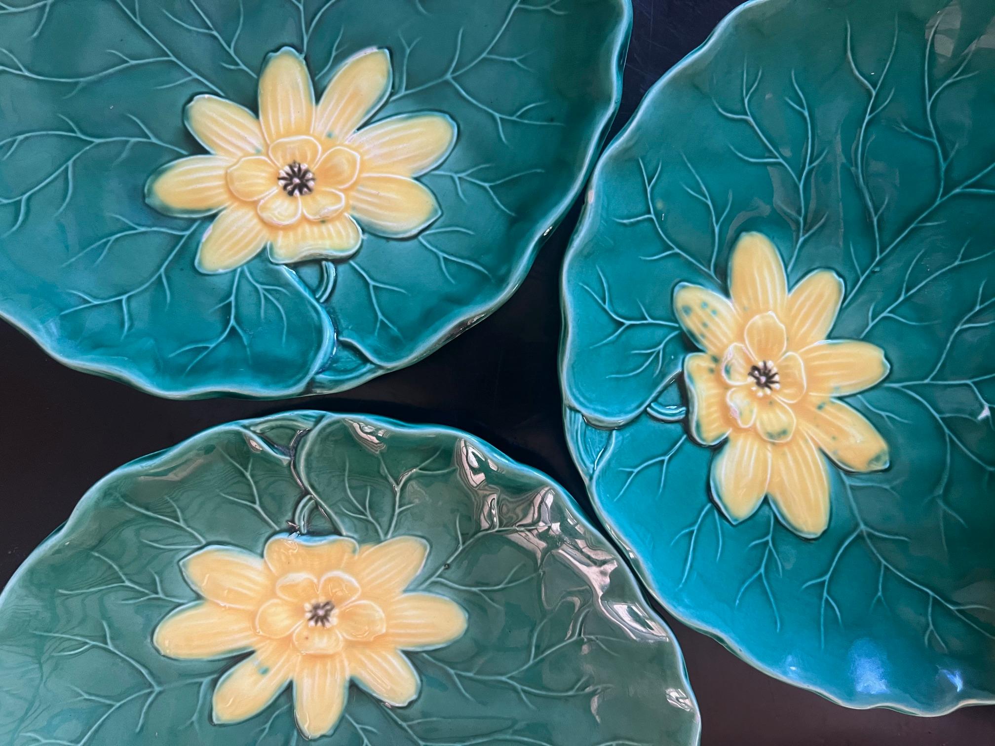 Art nouveau Set de 7 assiettes allemandes du milieu du siècle en forme de nénuphar et de feuille par Zell en vente