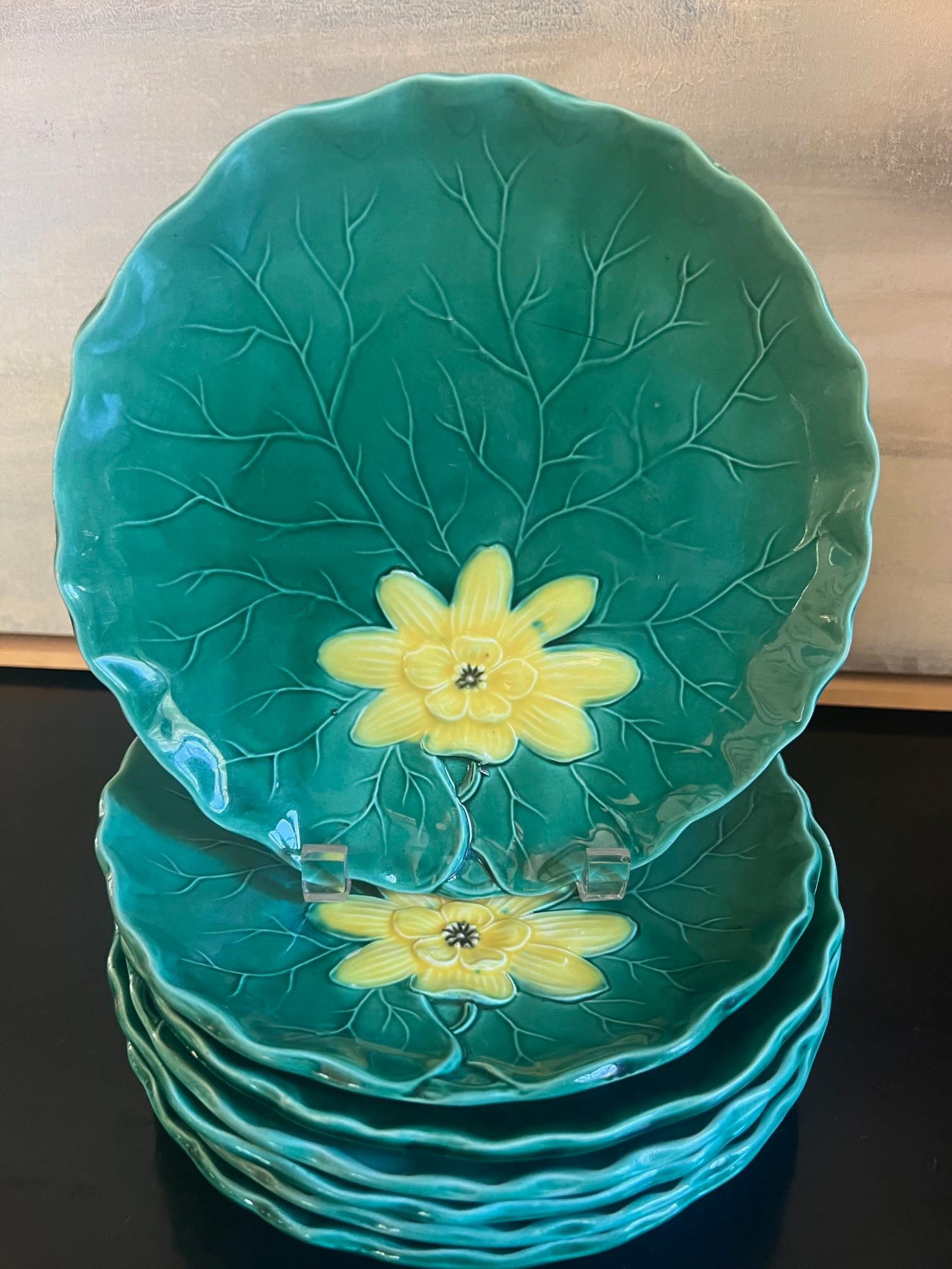 Allemand Set de 7 assiettes allemandes du milieu du siècle en forme de nénuphar et de feuille par Zell en vente