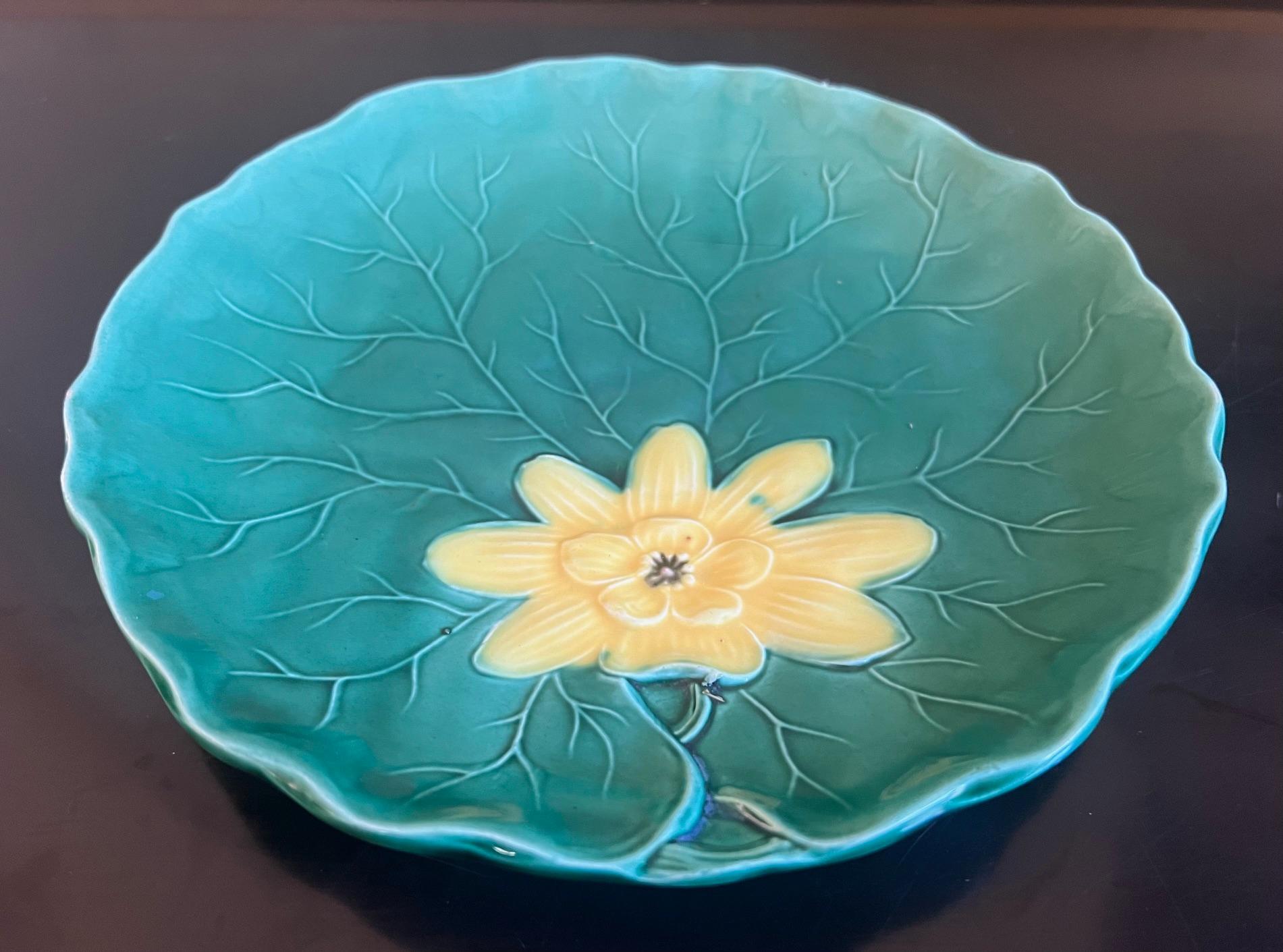 Set de 7 assiettes allemandes du milieu du siècle en forme de nénuphar et de feuille par Zell Bon état - En vente à Ross, CA
