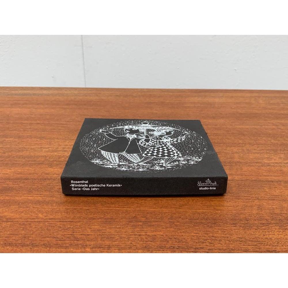 Placca da parete con calendario bianco tedesco del Mid-Century di Bjørn Wiinblad in vendita 2
