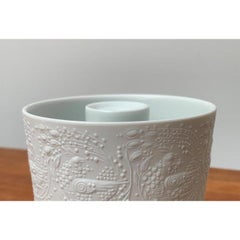 Weißer Porzellan-Kerzenhalter von Bjørn Wiinblad für Rosenthal (Mitte des Jahrhunderts)