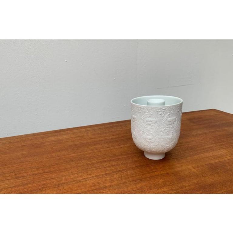 Mid-Century Modern Bougeoir en porcelaine blanche allemande du milieu du siècle par Bjørn Wiinblad pour Rosenthal en vente