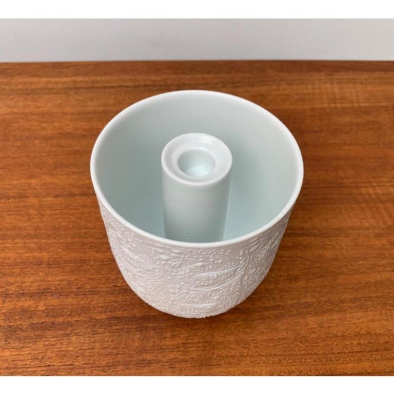 Bougeoir en porcelaine blanche allemande du milieu du siècle par Bjørn Wiinblad pour Rosenthal Bon état - En vente à Hamburg, DE