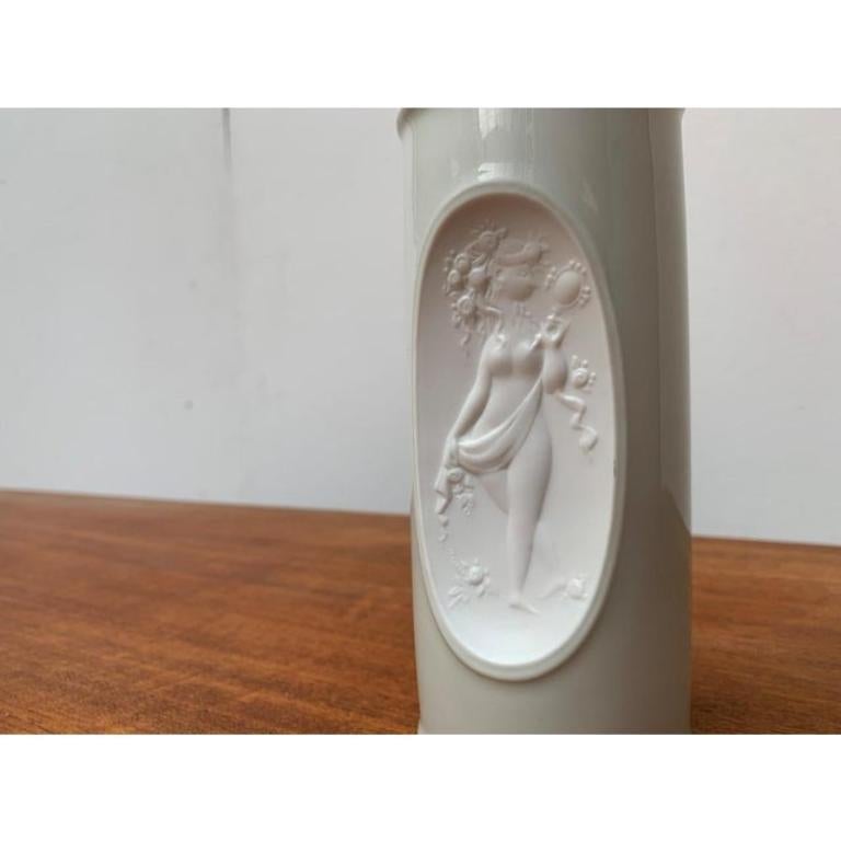 Mid-Century German White Porcelain Vase by Bjørn Wiinblad for Rosenthal, 1960s For Sale 5
