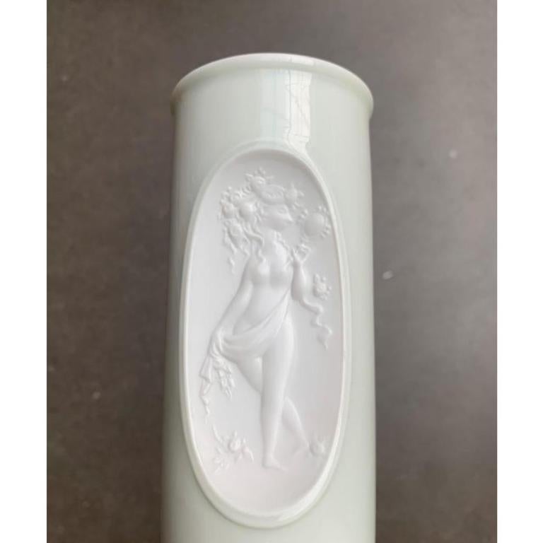 Mid-Century German White Porcelain Vase by Bjørn Wiinblad for Rosenthal, 1960s For Sale 7