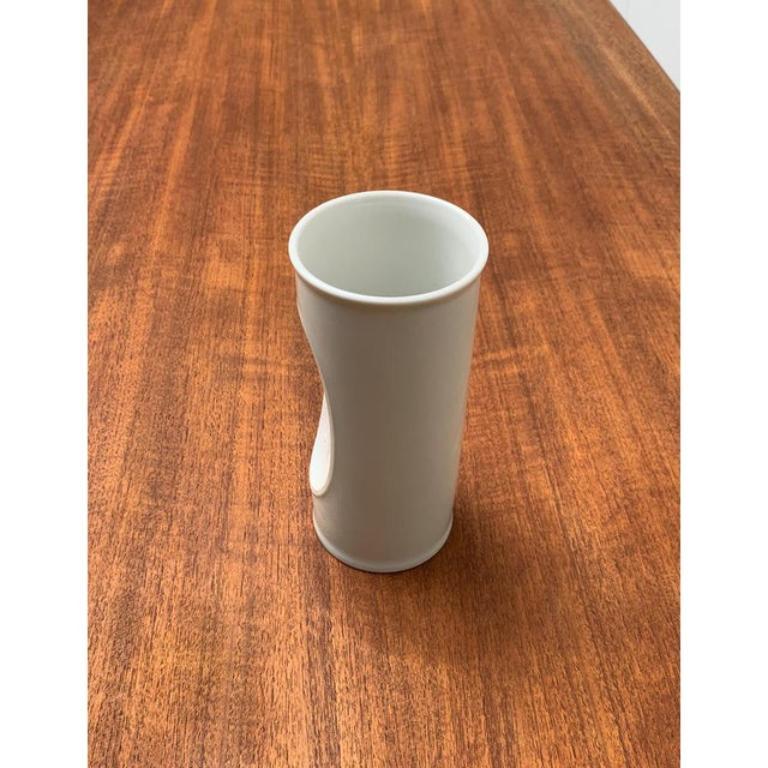 Mid-Century German White Porcelain Vase by Bjørn Wiinblad for Rosenthal, 1960s In Good Condition For Sale In Hamburg, DE