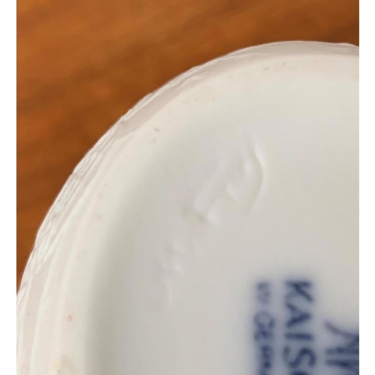 Vaso in porcellana bianca tedesca di metà secolo di M.Frey per Kaiser, anni '60 in vendita 3