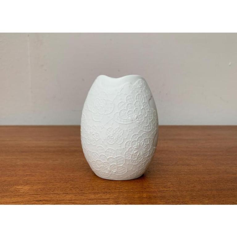 Ceramica Vaso in porcellana bianca tedesca di metà secolo di M.Frey per Kaiser, anni '60 in vendita