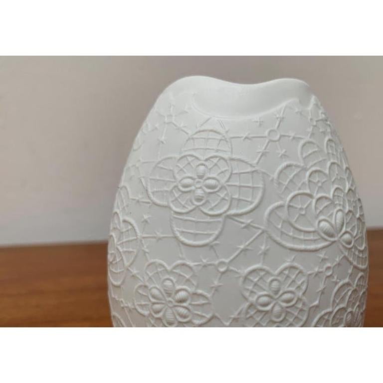 Vaso in porcellana bianca tedesca di metà secolo di M.Frey per Kaiser, anni '60 in vendita 2