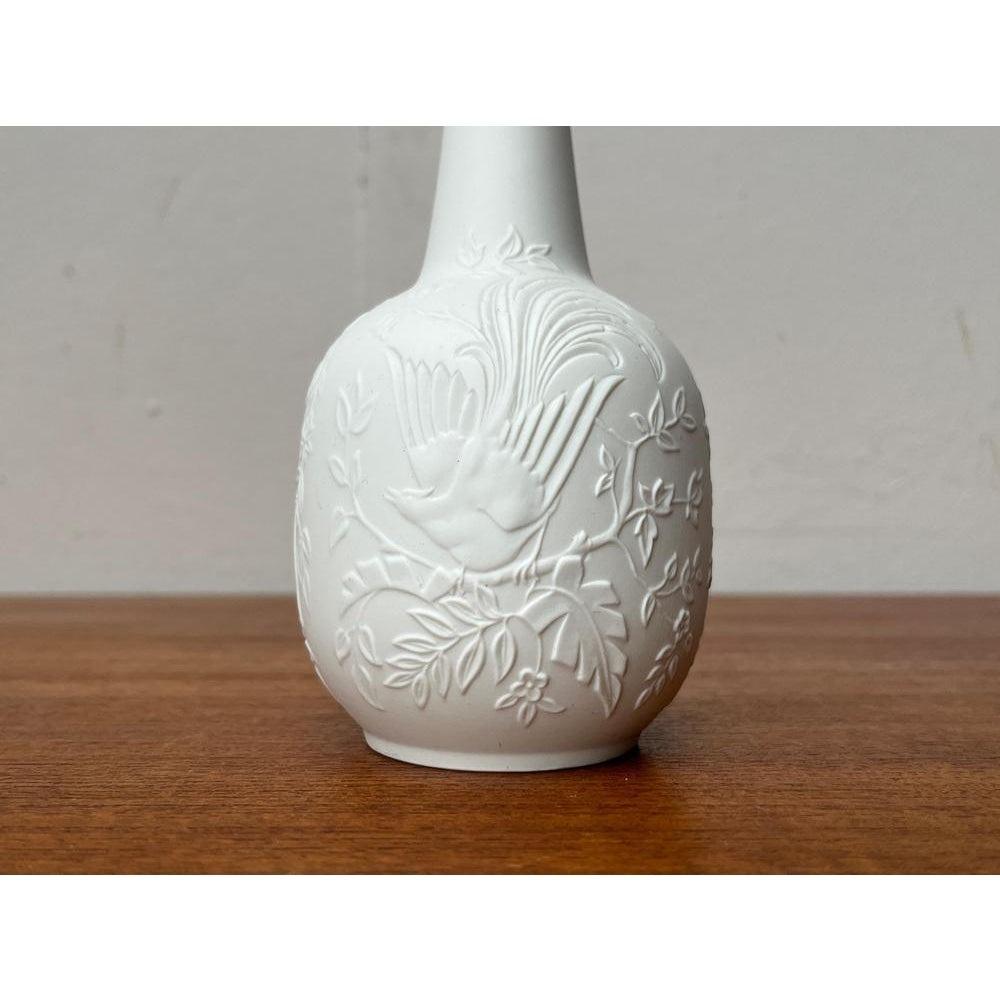 Mid-Century German White Porcelain Vase with Bird Design from Kaiser, 1960s For Sale 6
