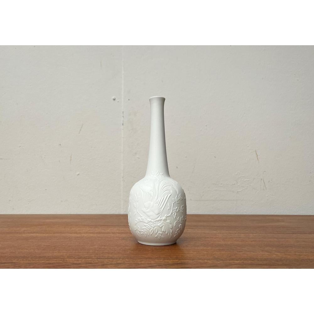Mid-Century German White Porcelain Vase with Bird Design from Kaiser, 1960s For Sale 2