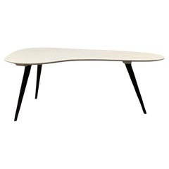 Mesa de madera alemana de mediados de siglo