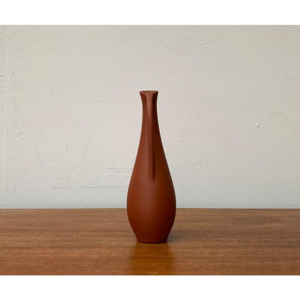 Vaso a caraffa in ceramica Wormser Terra-Sigillata di metà secolo, anni '60, in ottime condizioni. Progettato tra il 1960 e il 1969 Questo pezzo ha un marchio di attribuzione.

Informazioni aggiuntive:
Materiali: Ceramica
Colore: marrone
Stili: