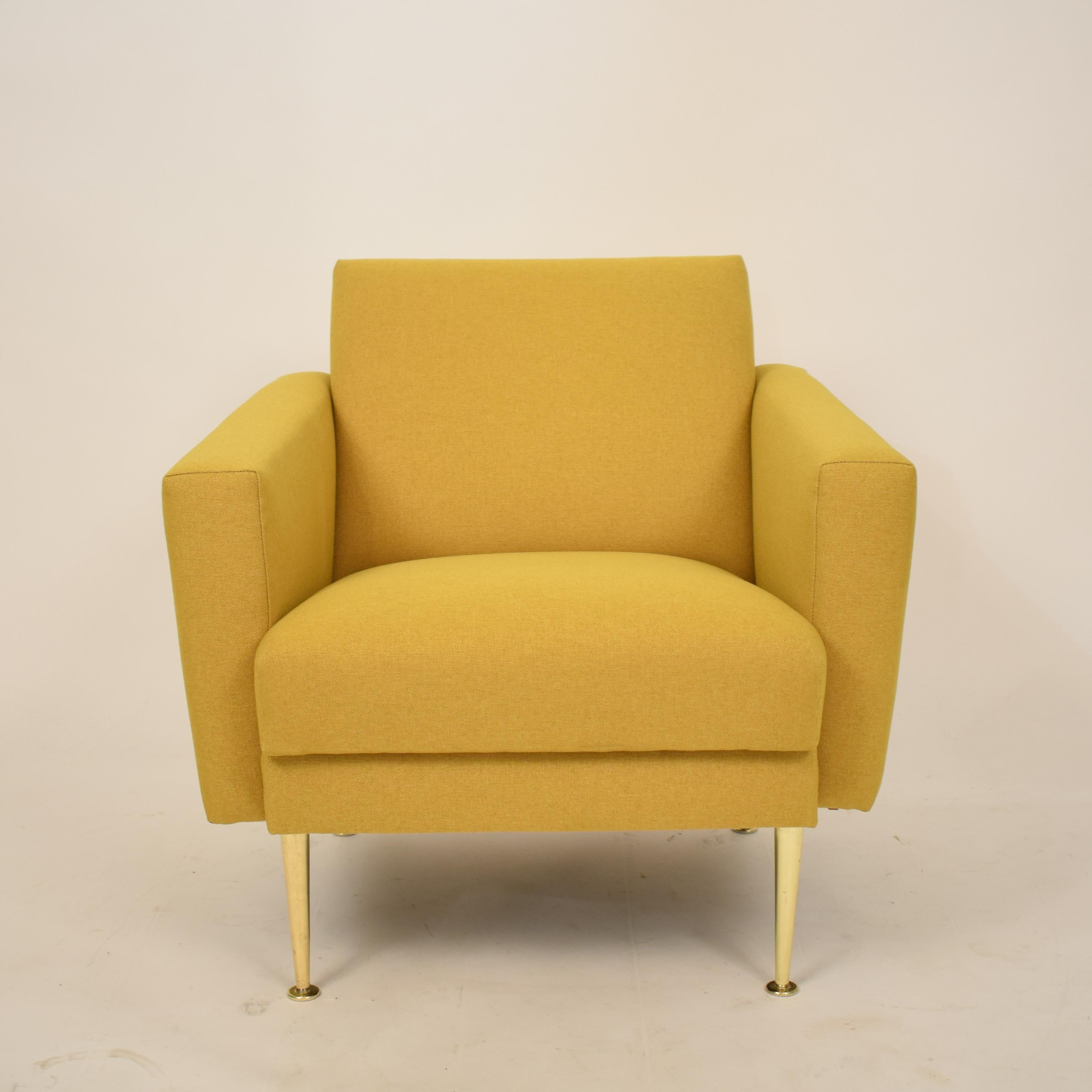This elegant midcentury lounge chair or armchair was made in the 1950s in Germany. It is made in the style of Pierre Guariche L-10 Model for Airborne.
It is a beautiful model and was recently reupholstered and covered with a yellow fabric. The