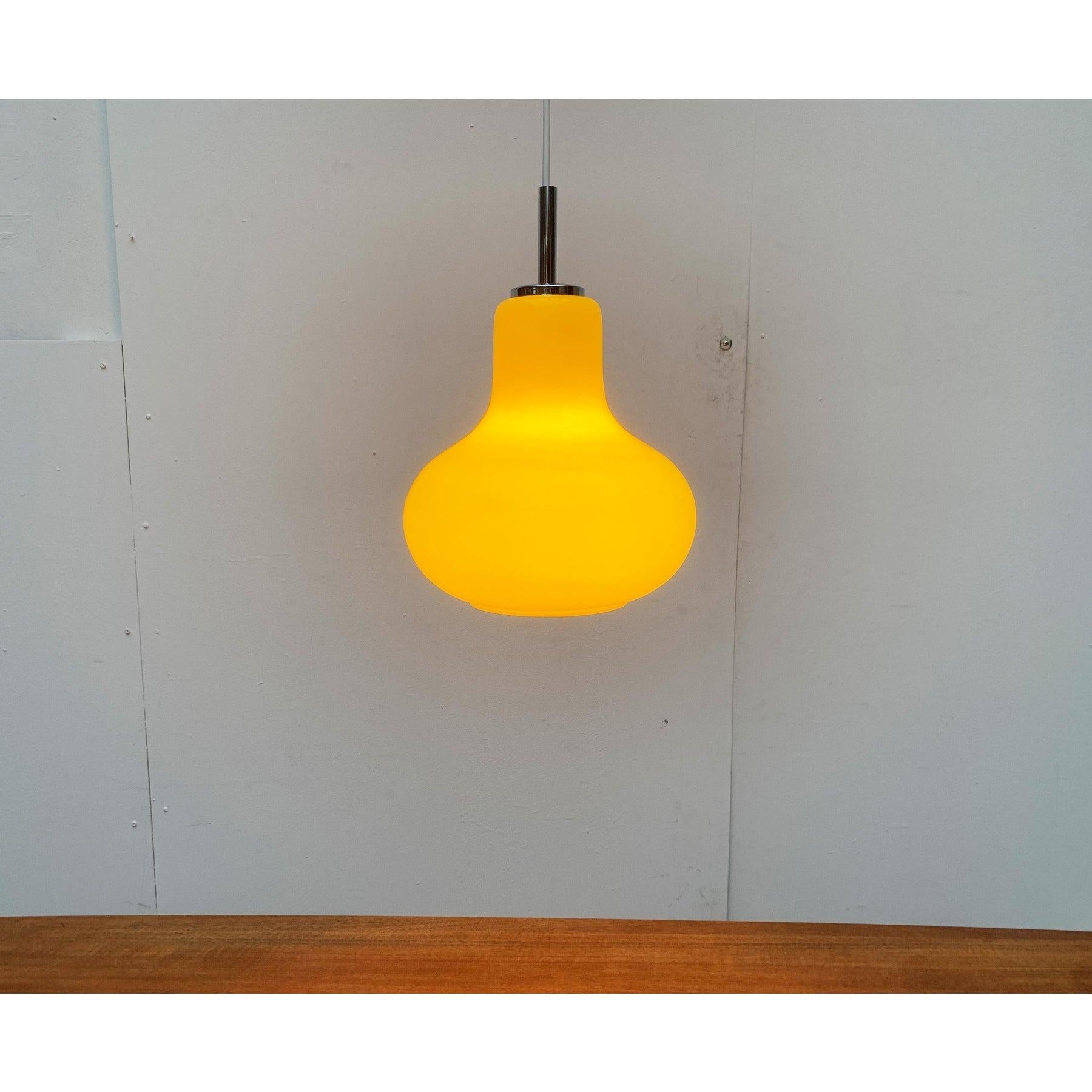 Lampada a sospensione in vetro giallo tedesca di metà secolo di Hustadt, anni '60 in vendita 4