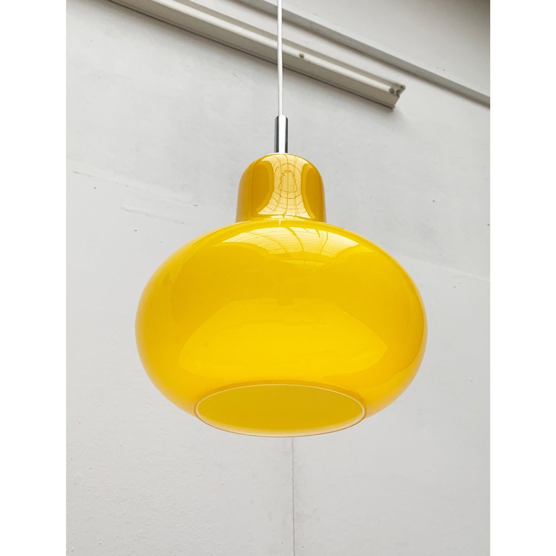XX secolo Lampada a sospensione in vetro giallo tedesca di metà secolo di Hustadt, anni '60 in vendita