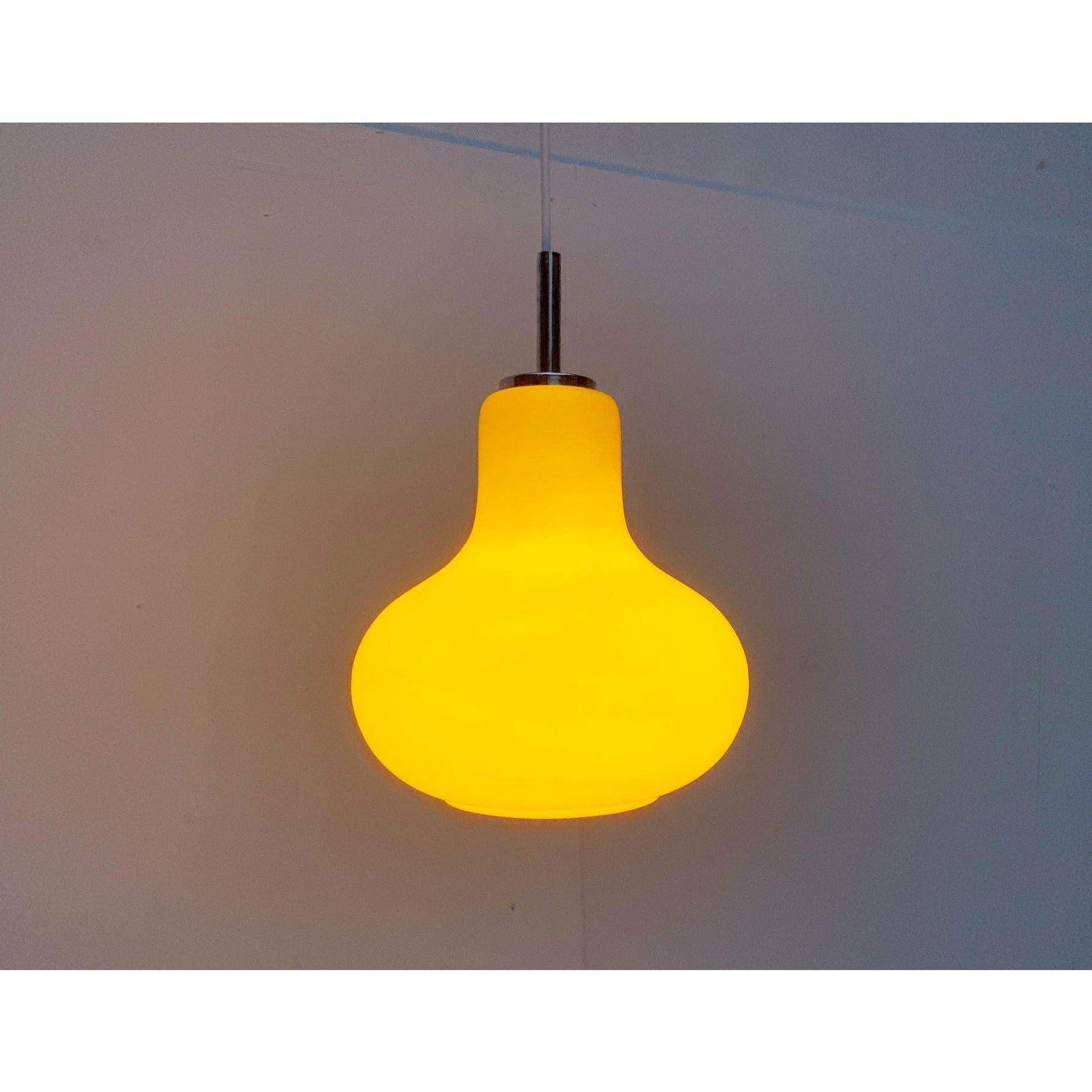 Lampada a sospensione in vetro giallo tedesca di metà secolo di Hustadt, anni '60 in vendita 3