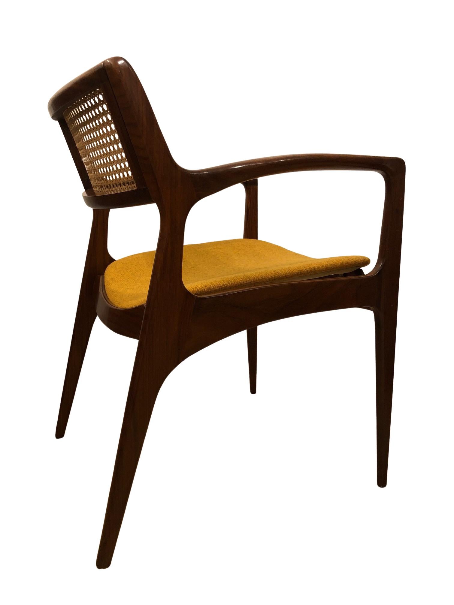 Mid-Century GFM-120 Chair, by Edmund Homa in Solid Wood and Wool, 1960s For Sale 2