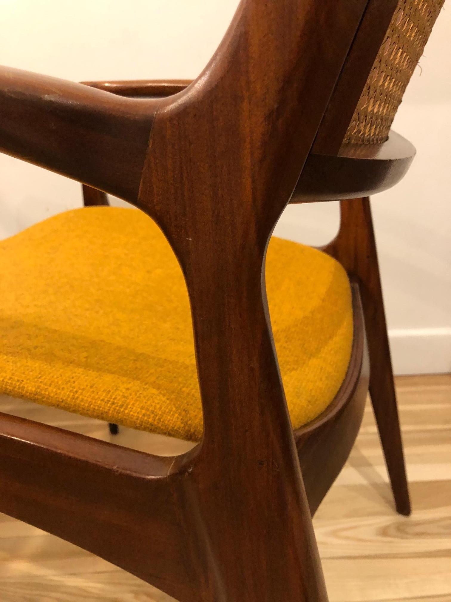Mid-Century GFM-120 Chair, by Edmund Homa in Solid Wood and Wool, 1960s For Sale 9